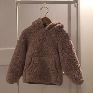 Cute fleecy fuzzy top. GUC